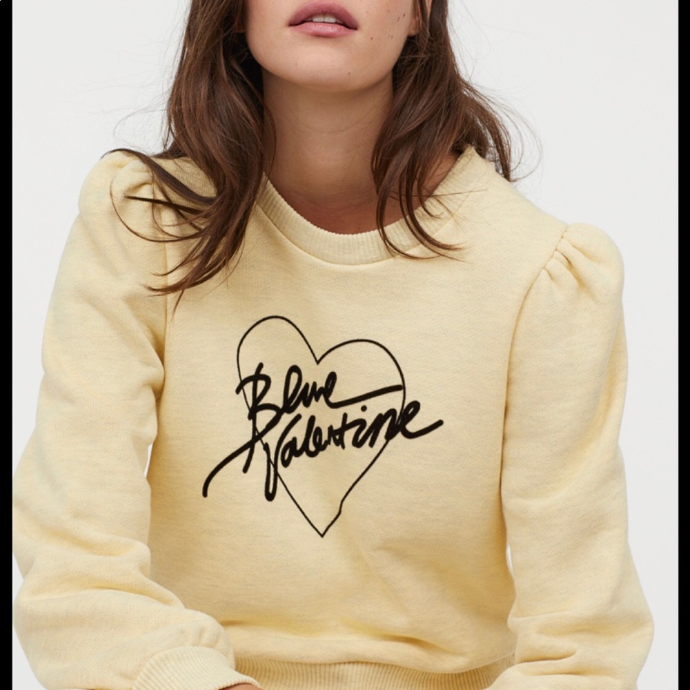 H&M blue valentine puff sleeve sweatshirt